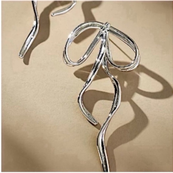 New! Silver Bow Drop Earrings (1037) NWOT - Picture 2 of 4